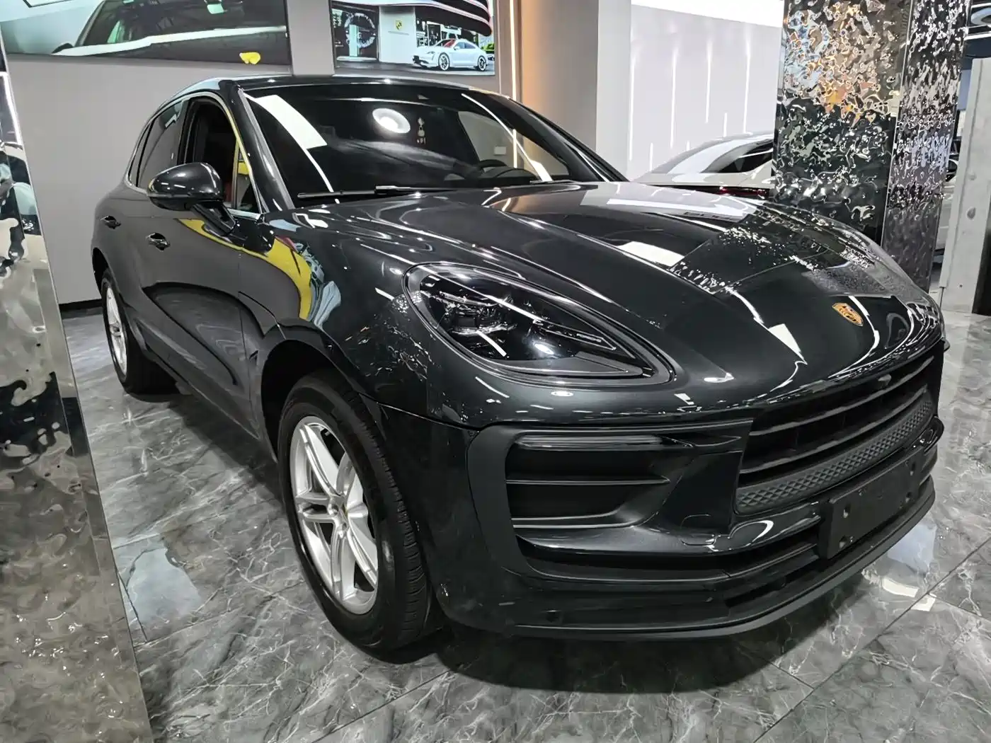 PORSCHE MACAN