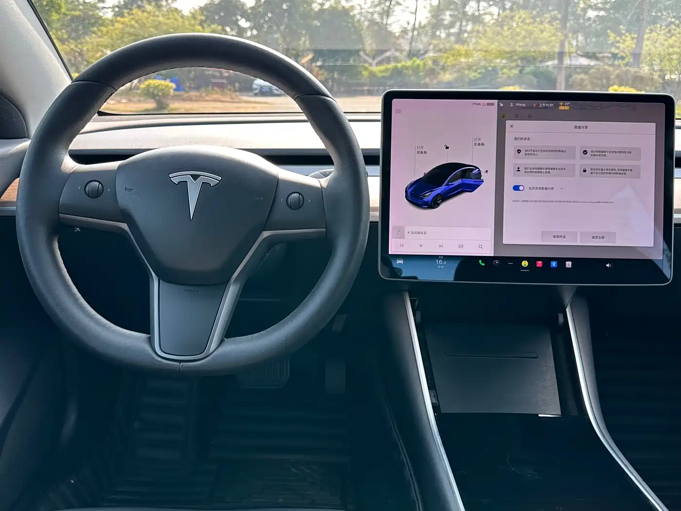 TESLA MODEL 3