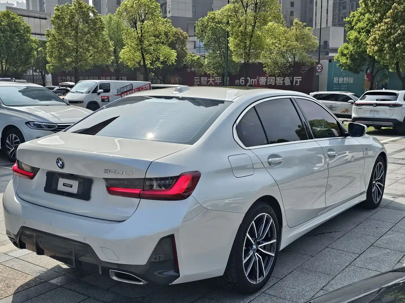 BMW 3 Series 2023 320Li M Sport Package фото 9