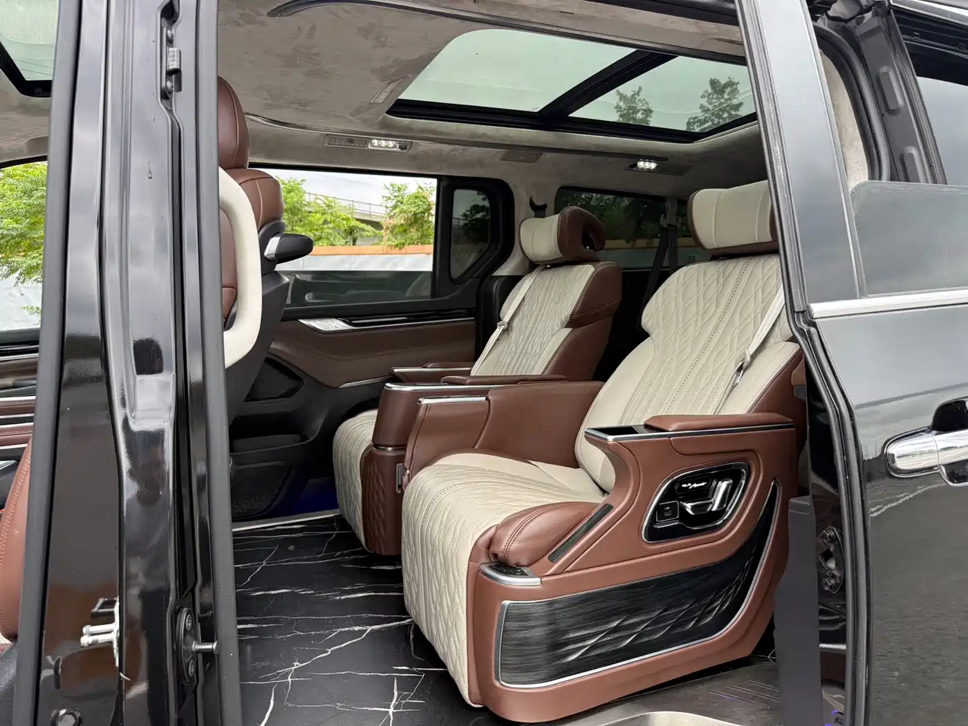 SAIC Maxus Maxus G20 2021 2021 PLUS 2.0T Gasoline Automatic Luxury Executive Edition