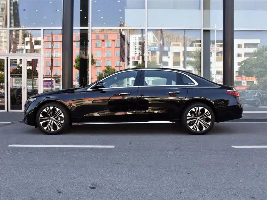 Mercedes-Benz E-Class, миниатюра 3