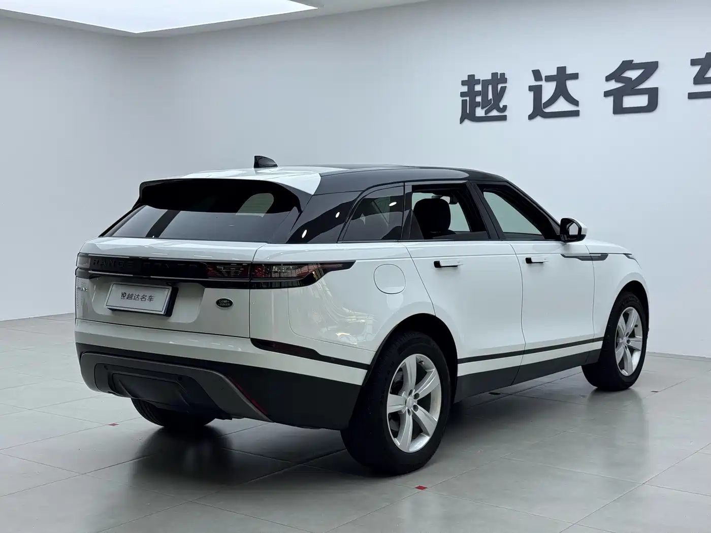 Фото 21 - Land Rover Range Rover Velar
