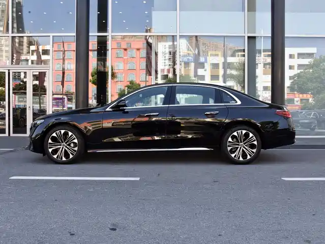 Mercedes-Benz E-Class 2026 E 300 L Luxury — фото 3