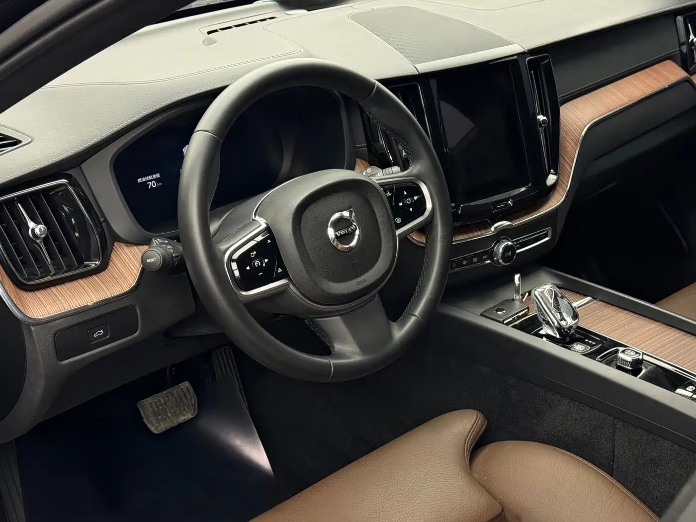 Volvo XC60 2025 B5 4WD Intelligent Sport Edition фото 4