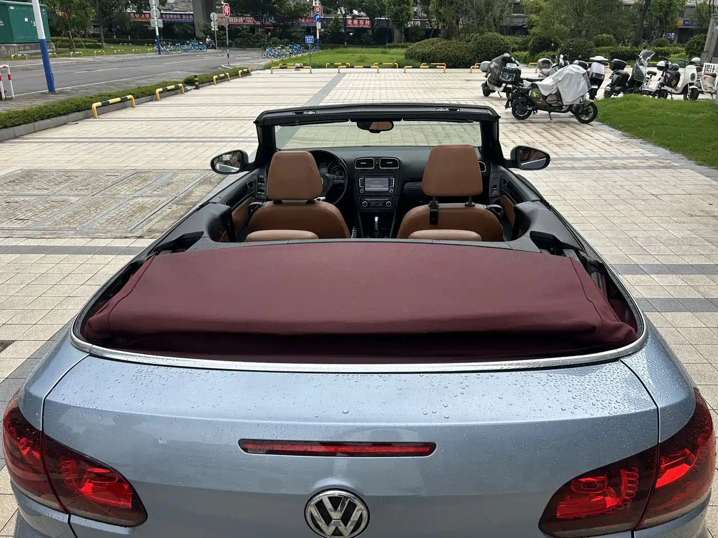 Volkswagen Golf (Import) 2012 1.4TSI Luxury Convertible Edition фото 13