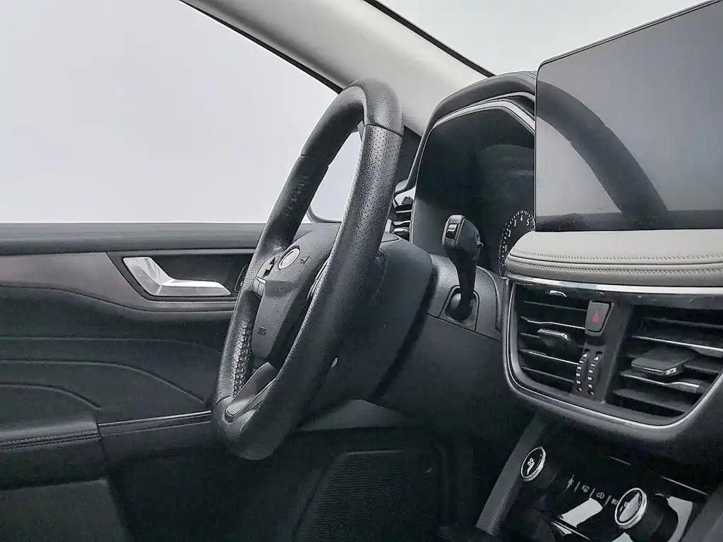 Photo 22 - Ford Escape