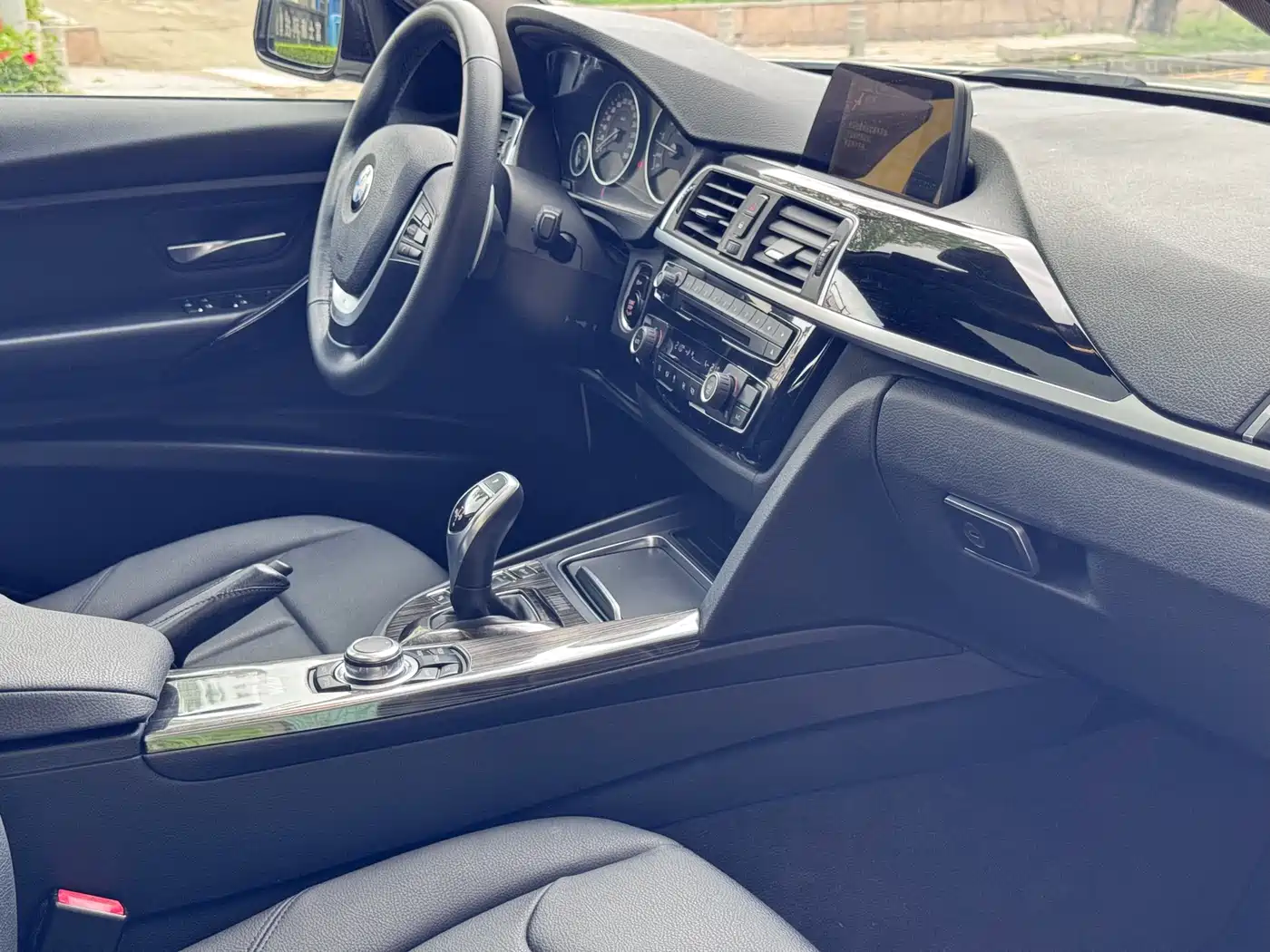 BMW 3 Series 2017 320Li M Sport фото 16