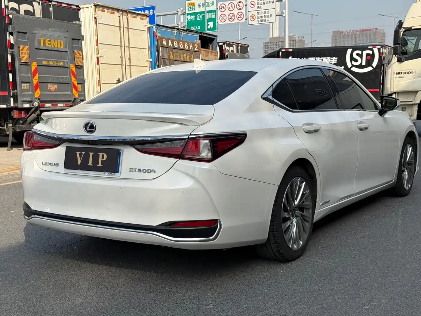Фото 8 - Lexus ES