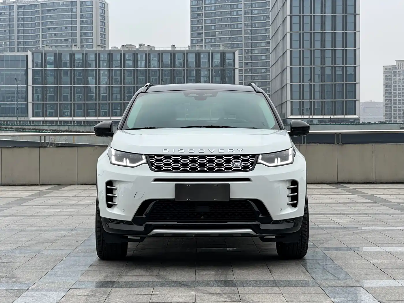 Land Rover Discovery Sport 2024 Luxury Custom Edition фото 2