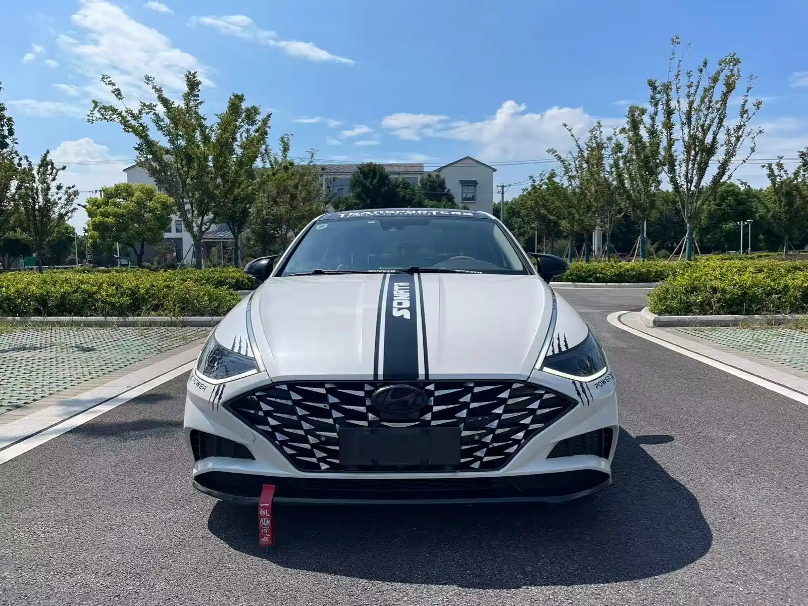 Photo 2 - Hyundai Sonata