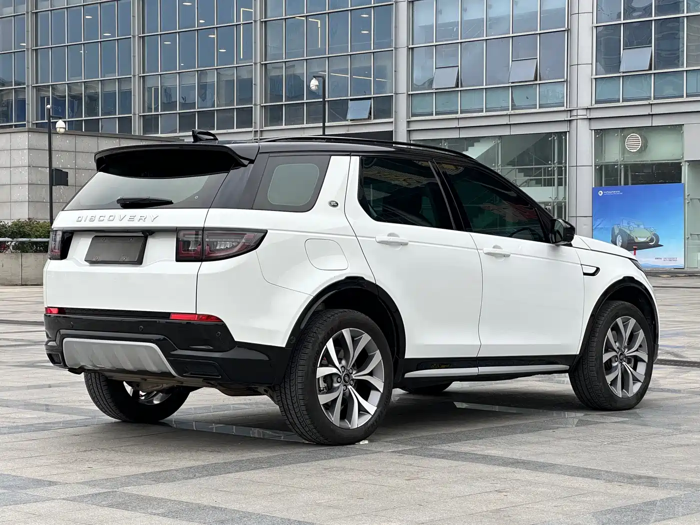 Land Rover Discovery Sport 2024 Luxury Custom Edition фото 5