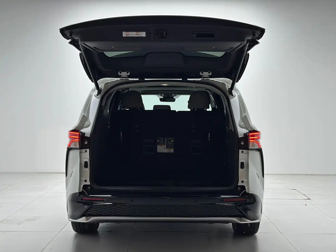 Toyota Granvia 2023 2022 2.5L Hybrid Premium Edition