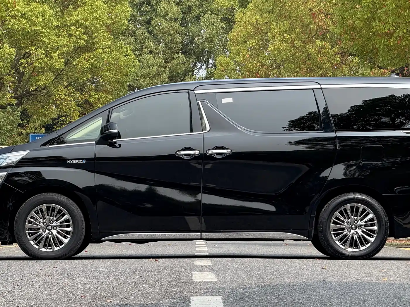 Toyota Vellfire 2021 Crown Hybrid 2.5L HV Premium Edition фото 3