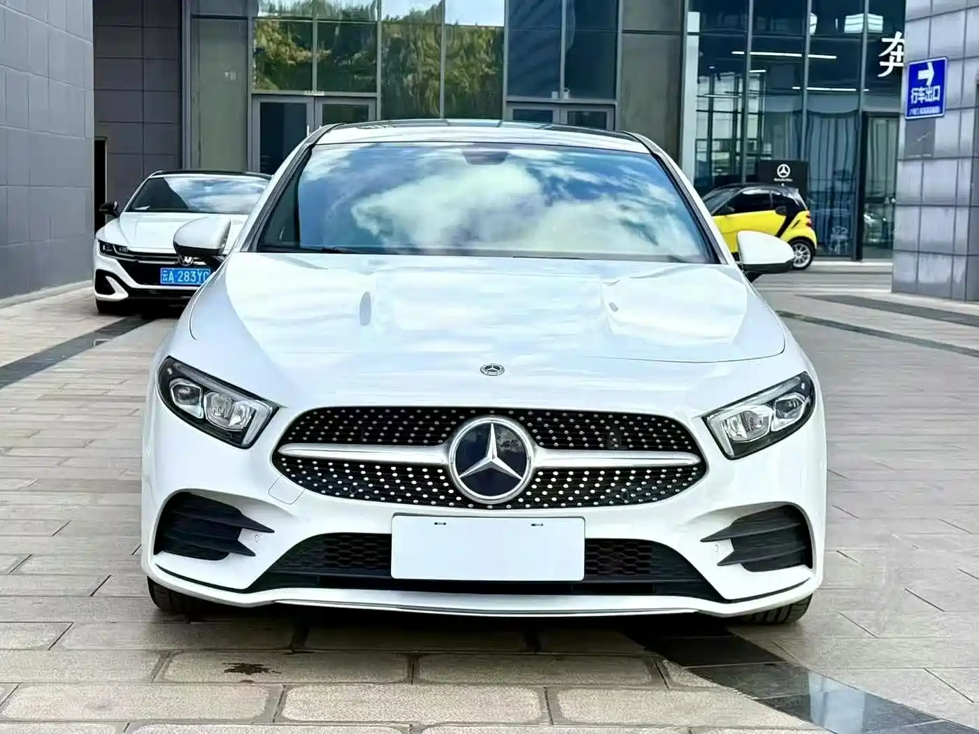 Mercedes-Benz A-Class 2021 A 200 L Sport Sedan Fashion Edition фото 2