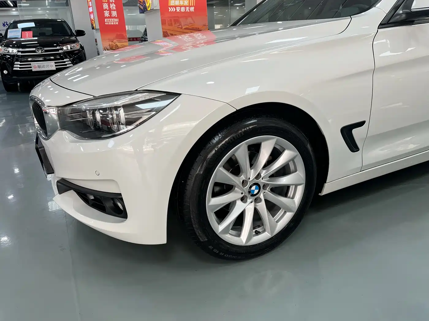 BMW 3 Series GT 2019 320i Fashion Model фото 4