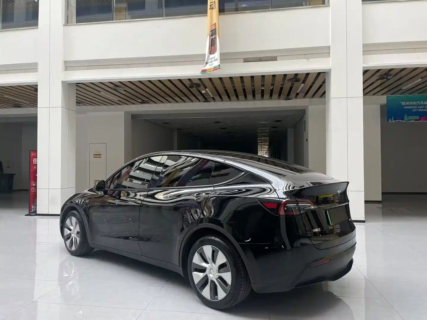 Фото 4 - Tesla Model Y