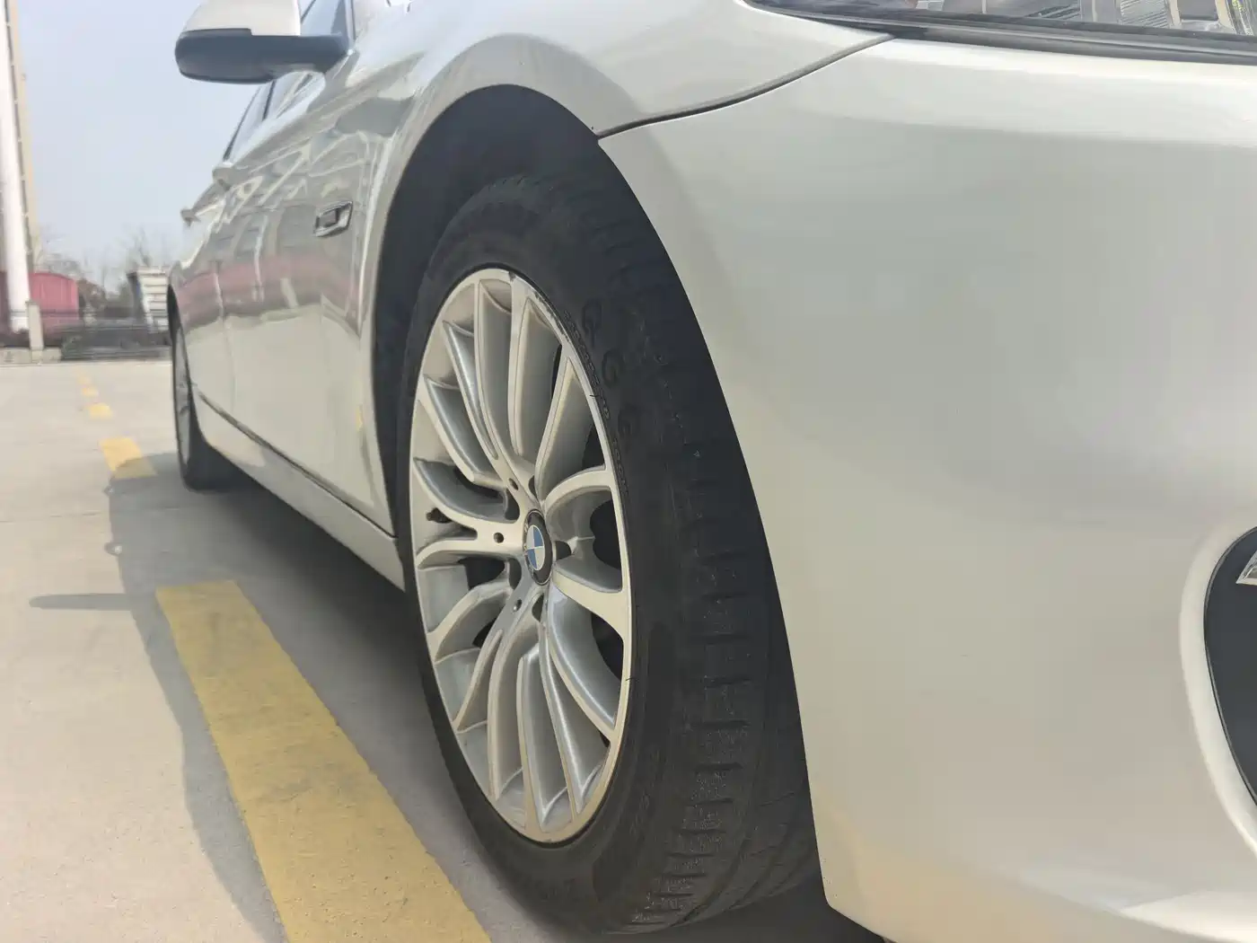 BMW 5 Series 2017 520Li Classic Edition фото 4