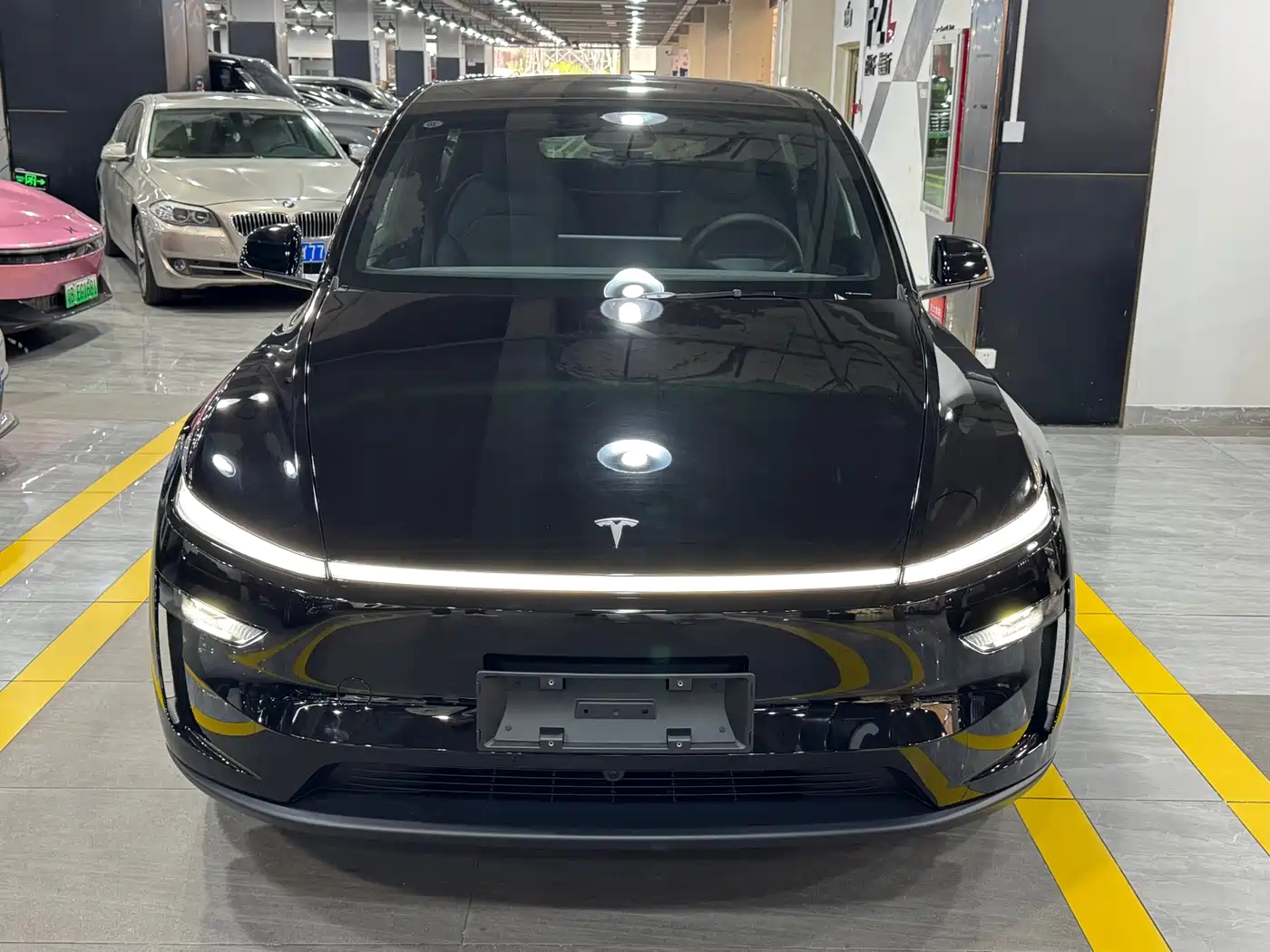 TESLA MODEL Y