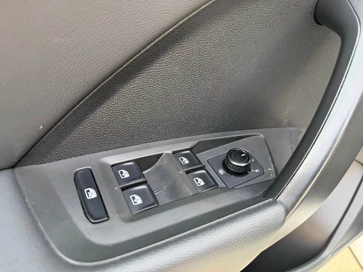 Volkswagen Tharu 2021 280TSI 2WD Luxury Plus фото 8