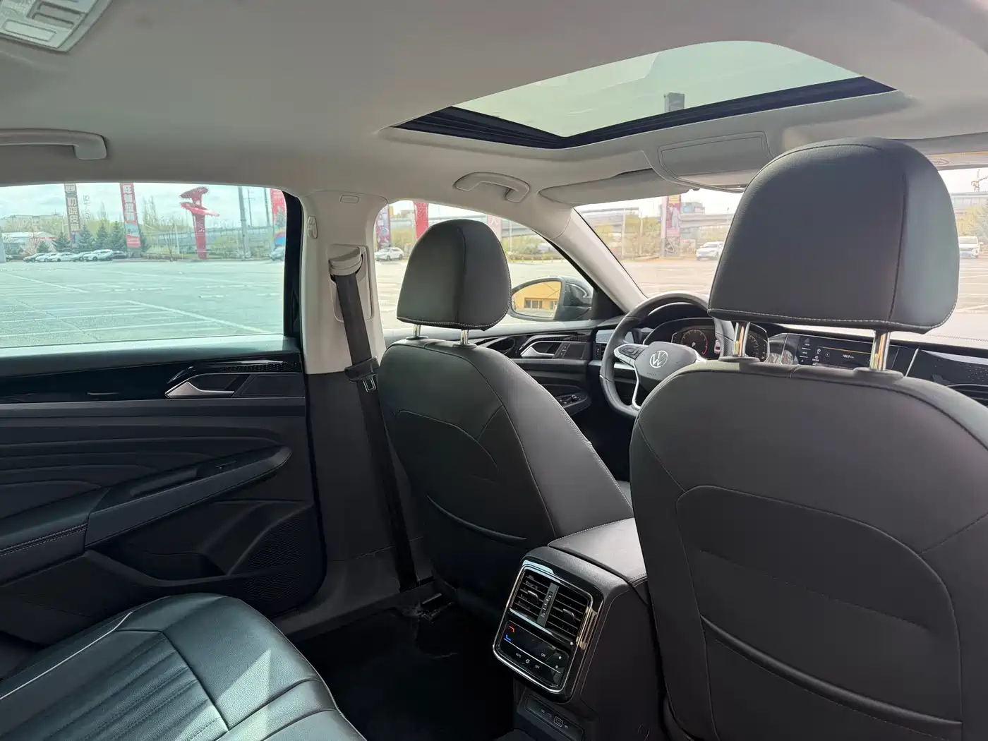 Volkswagen Passat 2022 280TSI Elite Edition фото 19