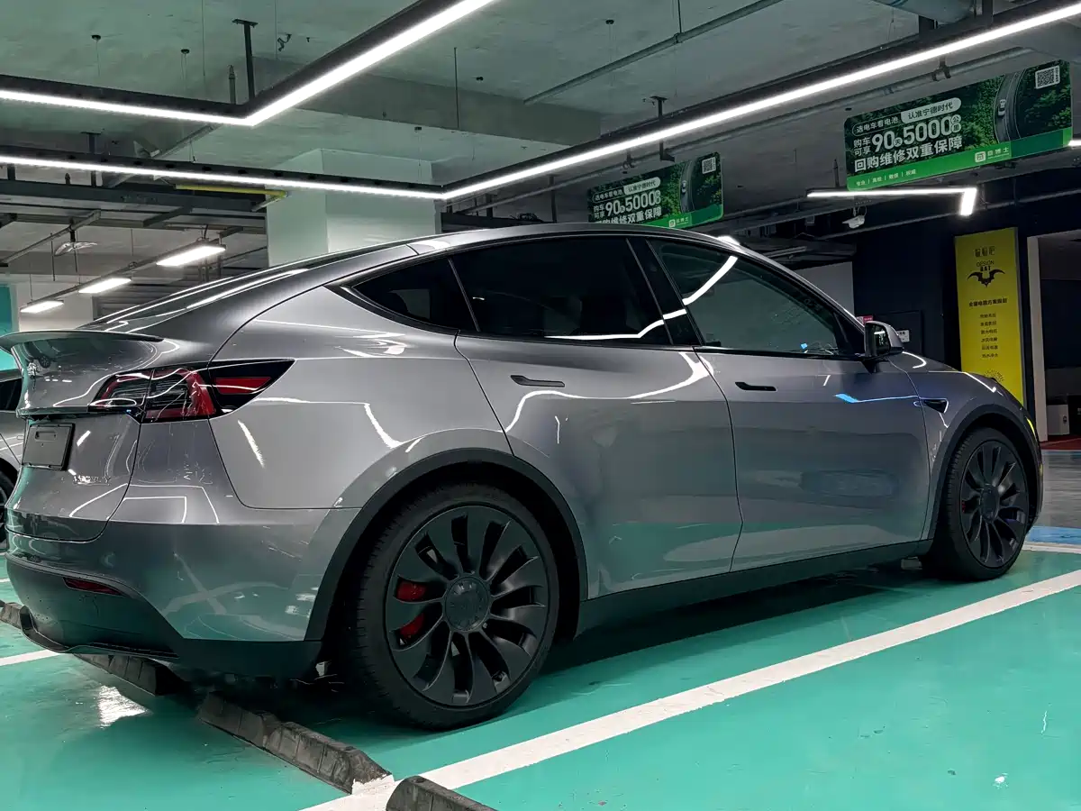 TESLA MODEL Y