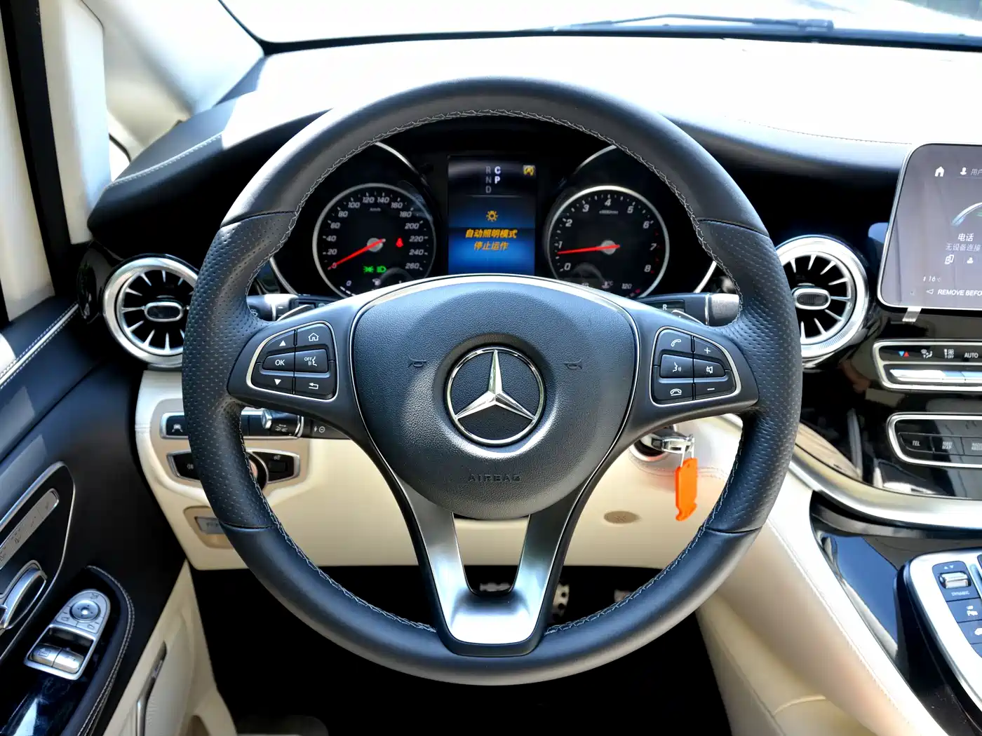 Mercedes-Benz V-Class 2022 V 260 L Long Wheelbase Prestige Edition фото 14