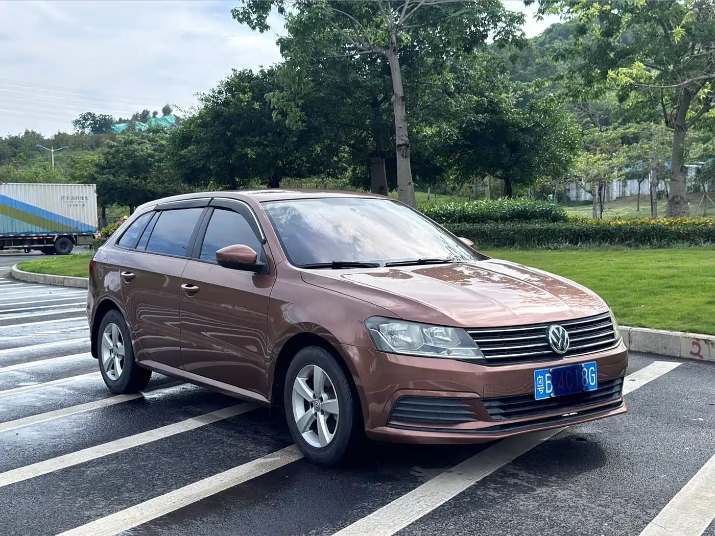 Volkswagen Lavida Tour 2015 1.6L Automatic Trend Edition фото 3