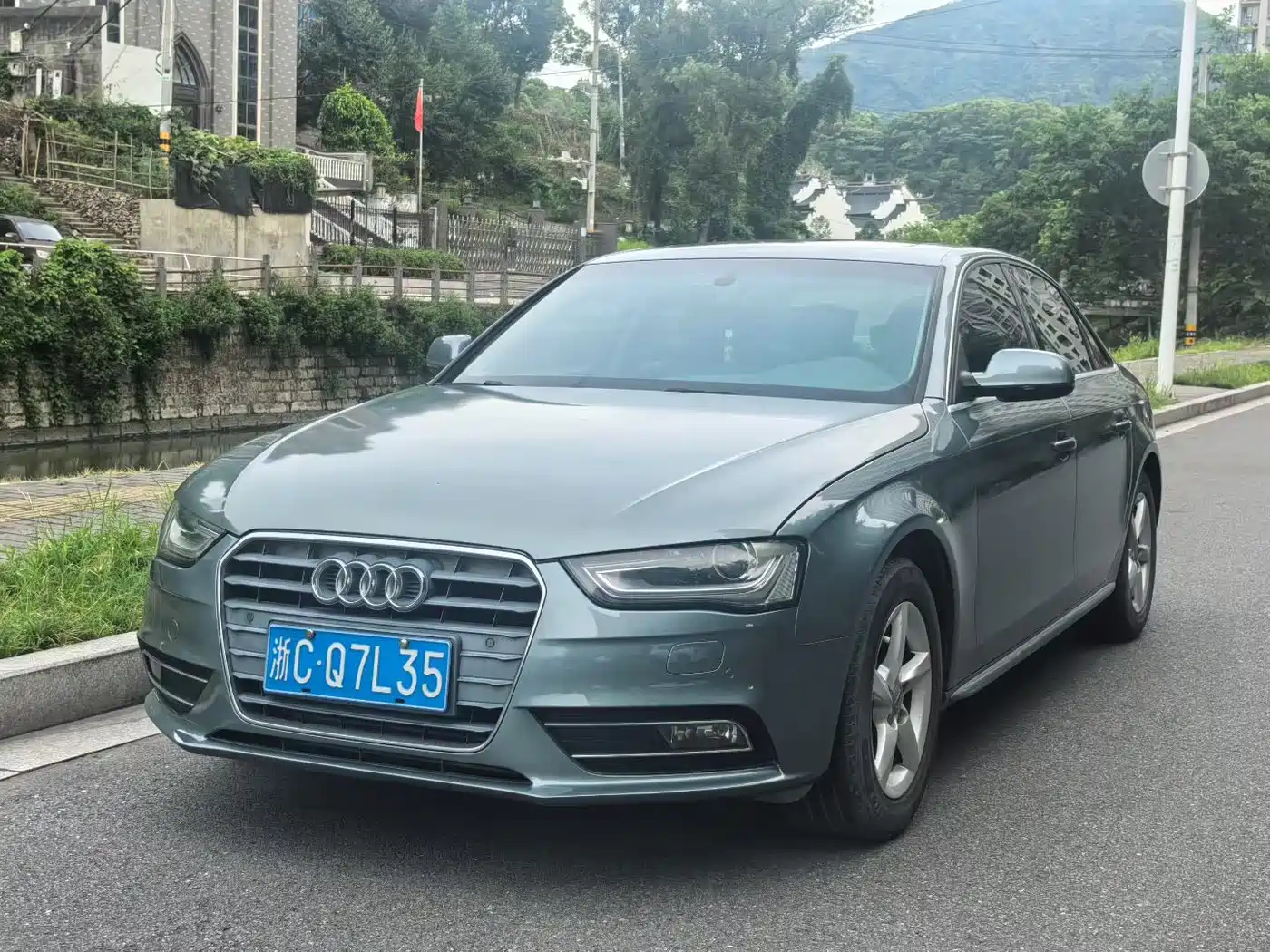 Фото 1 - Audi A4L
