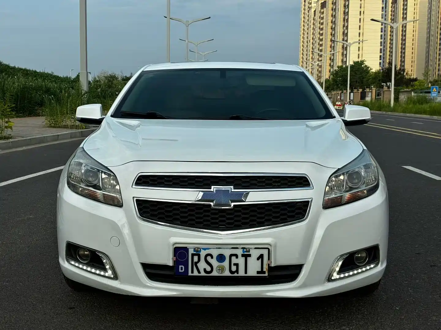 Photo 2 - Chevrolet Malibu