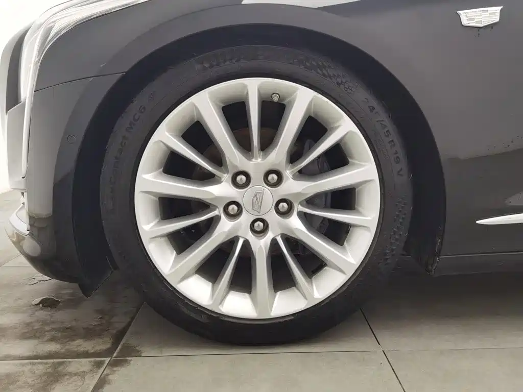 Фото 17 - Cadillac CT6