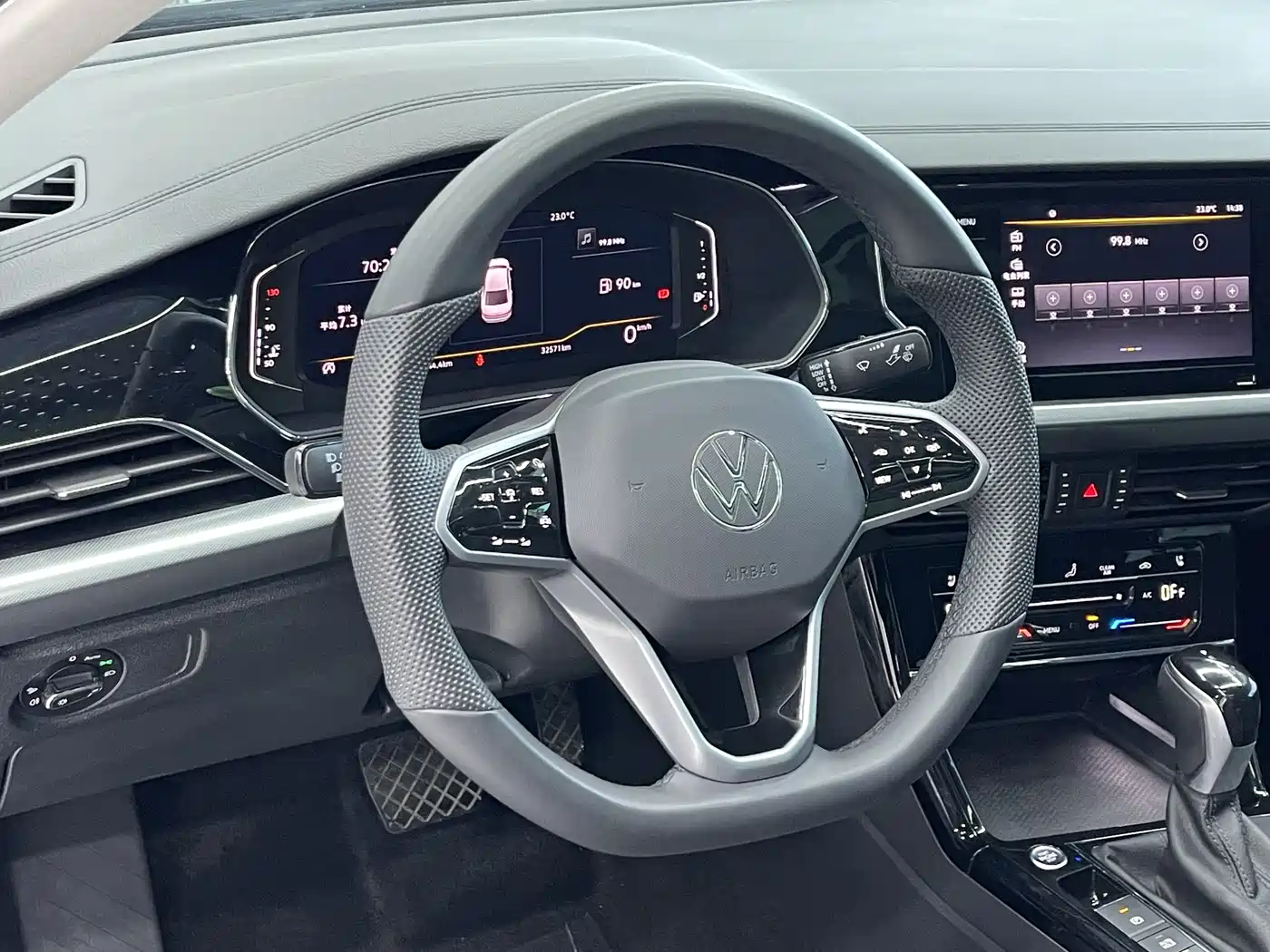 Volkswagen Passat 2024 380TSI Dragon Soaring Edition фото 3