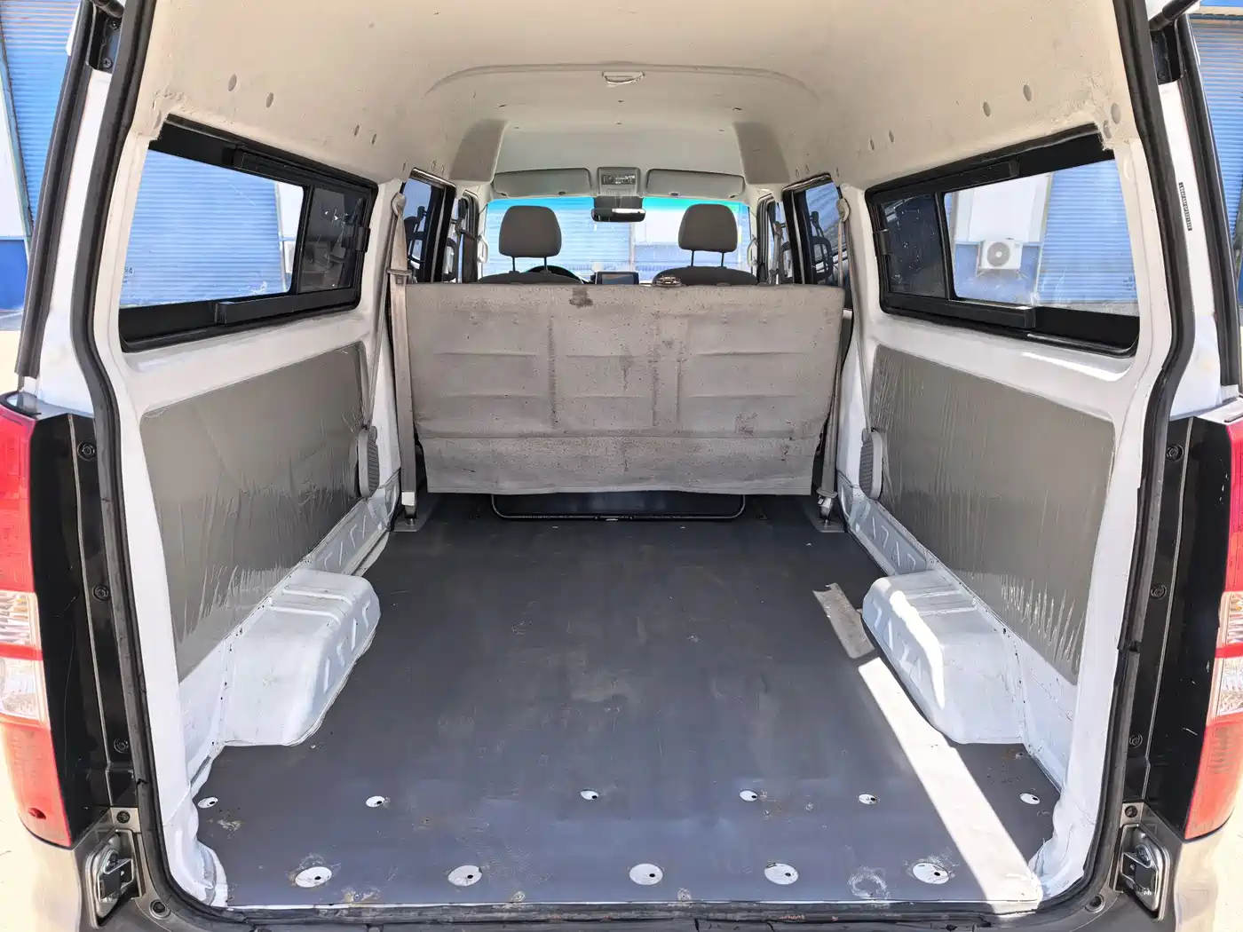 Jinbei New Hiace S 2023 2023 1.5L Fortune Bus 5/6/7-seater Central AC Version SWC15M