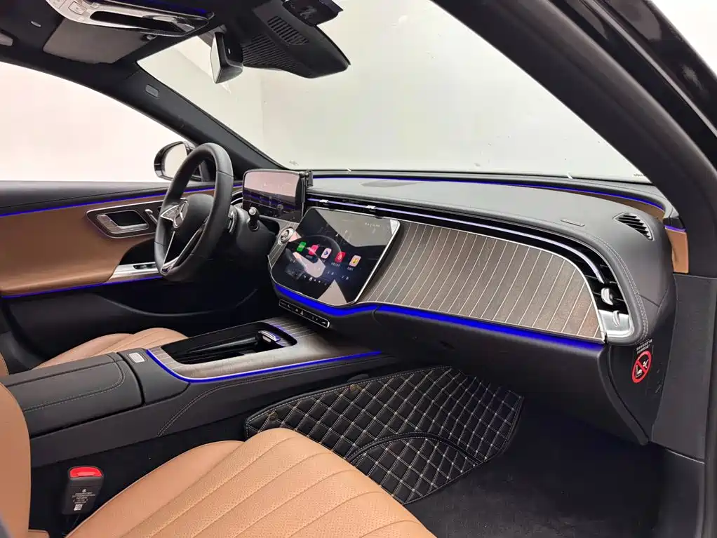 Photo 11 - Mercedes-Benz E-Class