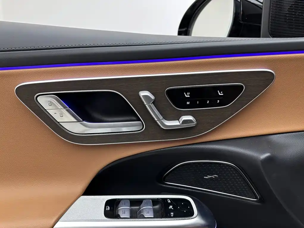 Photo 15 - Mercedes-Benz E-Class