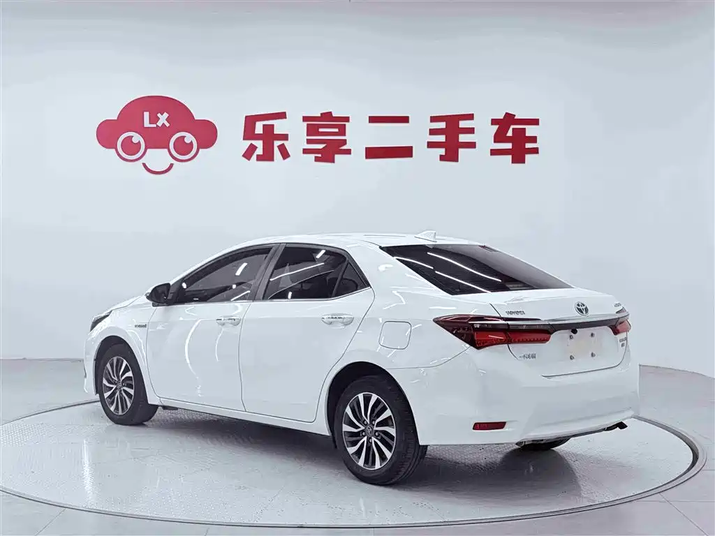 Toyota Corolla 2017 Facelift Hybrid 1.8L E-CVT Leading Edition фото 3