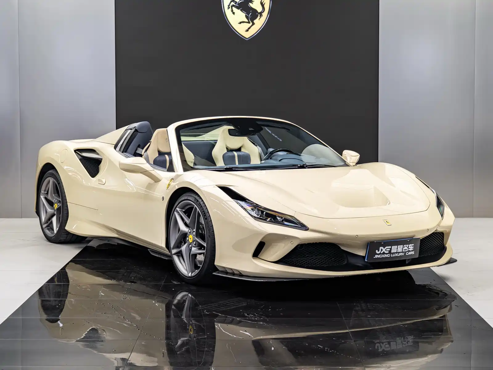 Фото 3 - Ferrari F8