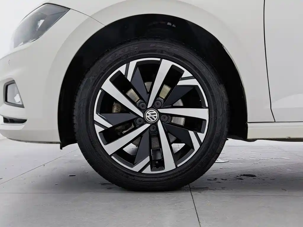 Фото 17 - Volkswagen Polo