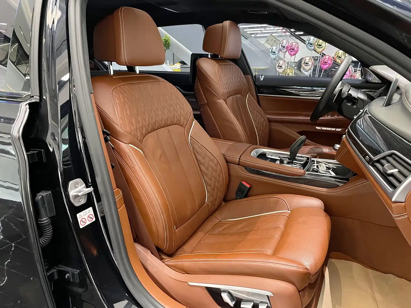 BMW 7 Series 2018 M760Li xDrive фото 18