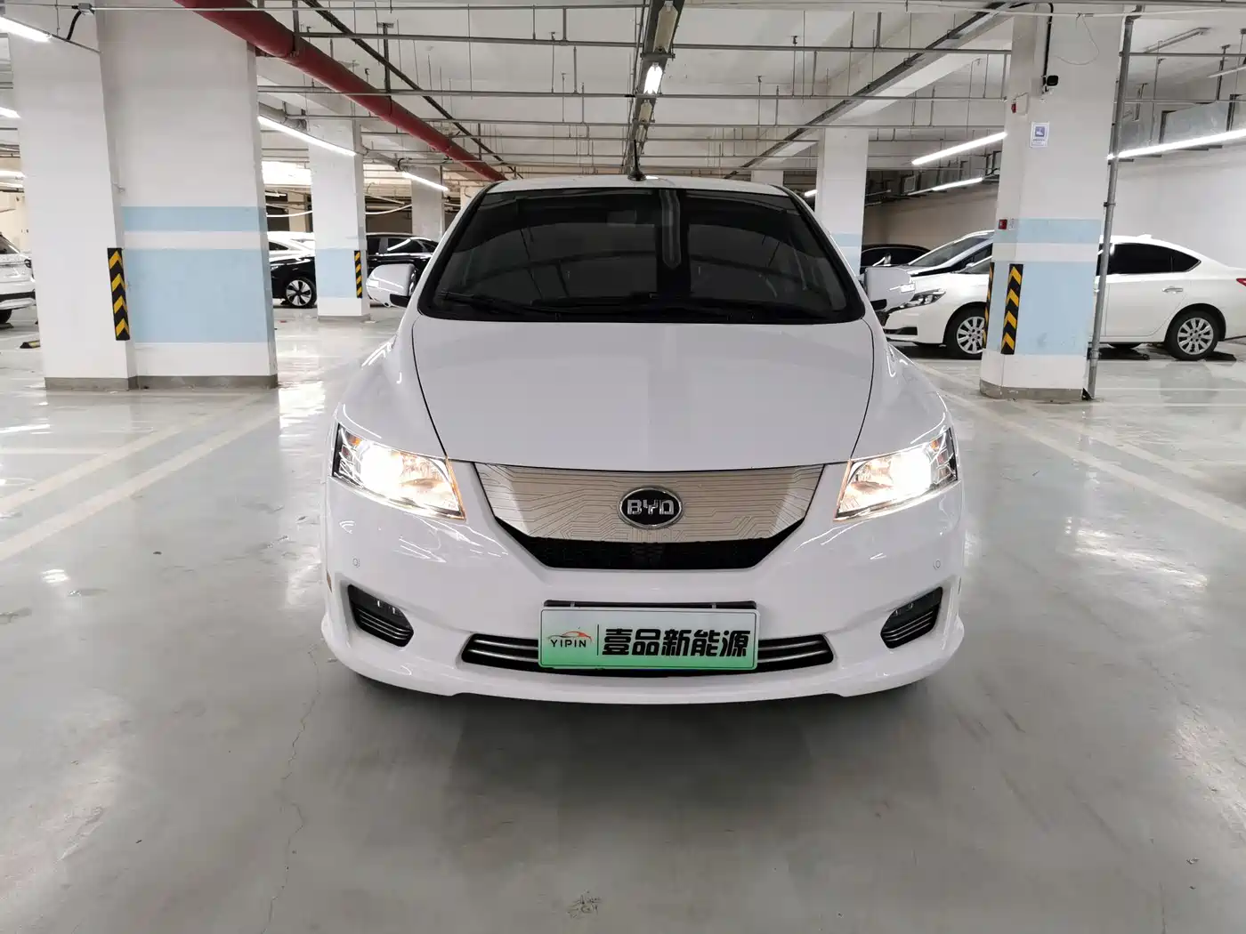 BYD E6