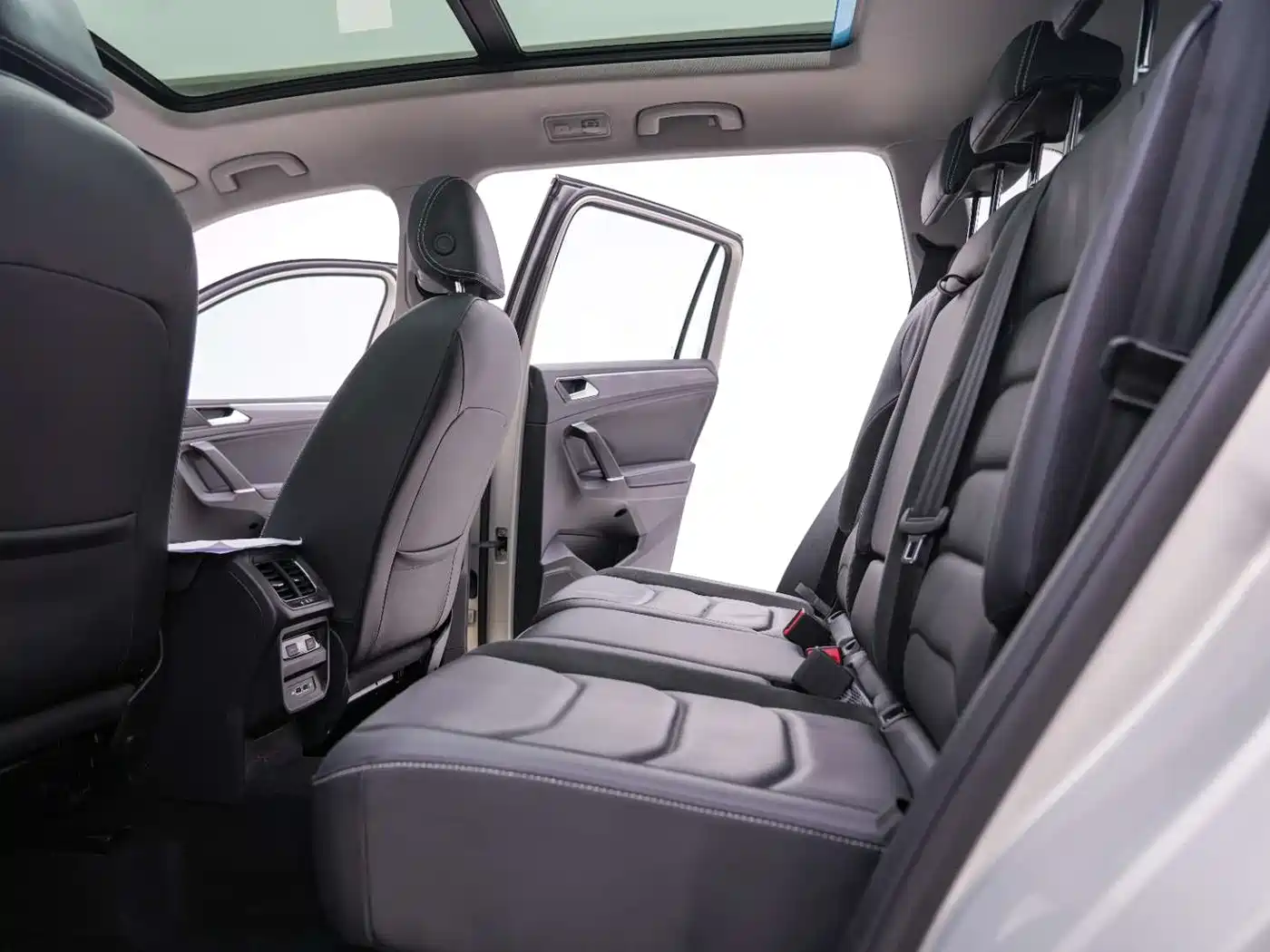 Volkswagen Tiguan L 2021 330TSI Automatic 2WD R-Line Premium фото 23