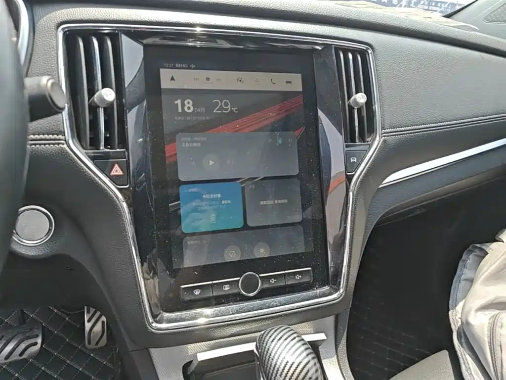 Фото 9 - Roewe RX5