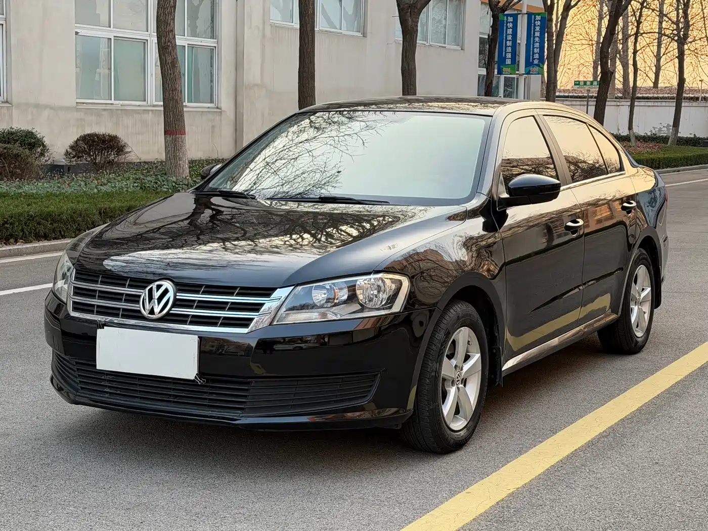 Volkswagen Lavida 2013 1.6L Automatic Trend Edition фото 3