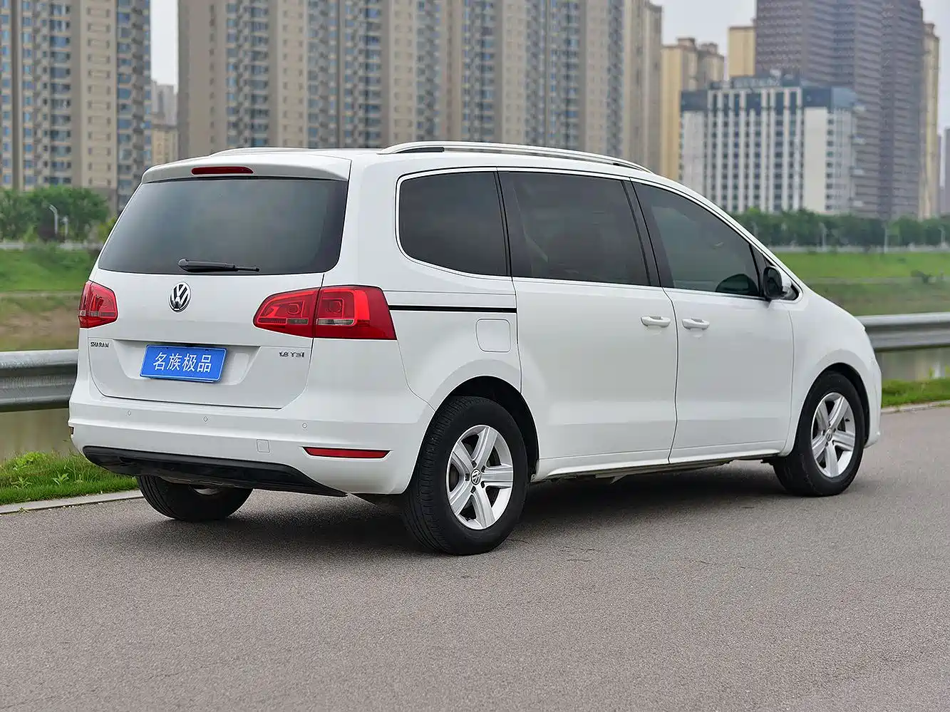 Volkswagen Sharan 2013 1.8TSI Comfort фото 5