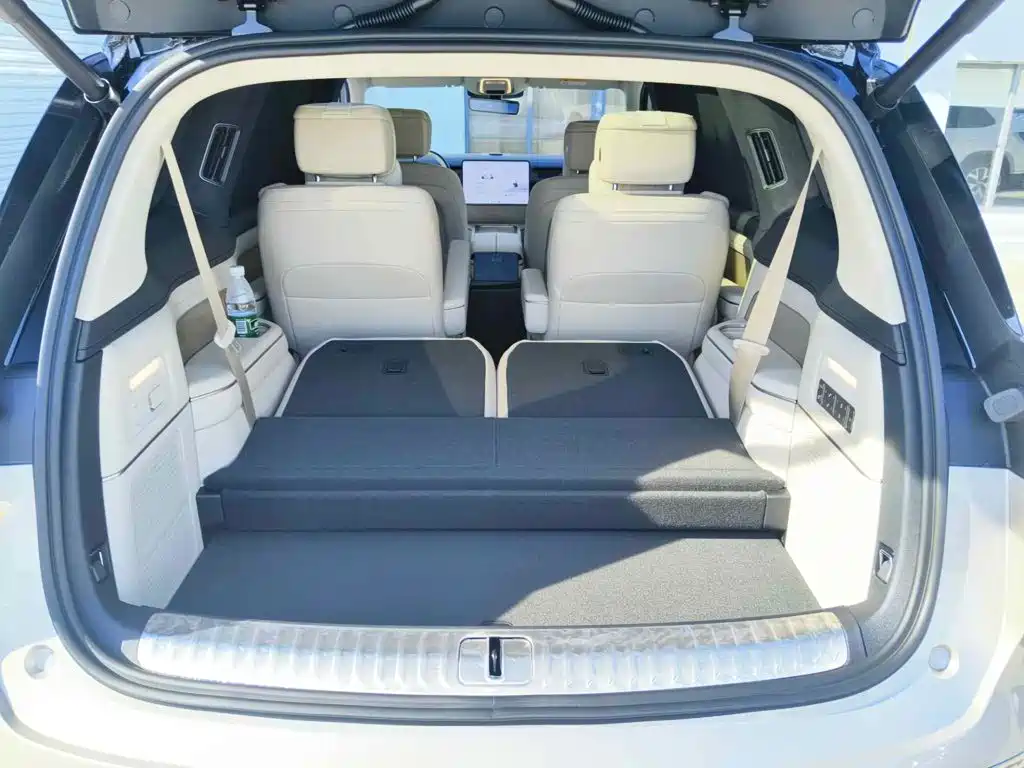 NIO ES8 2026 2025 Model 6-Seat Executive Luxury Edition