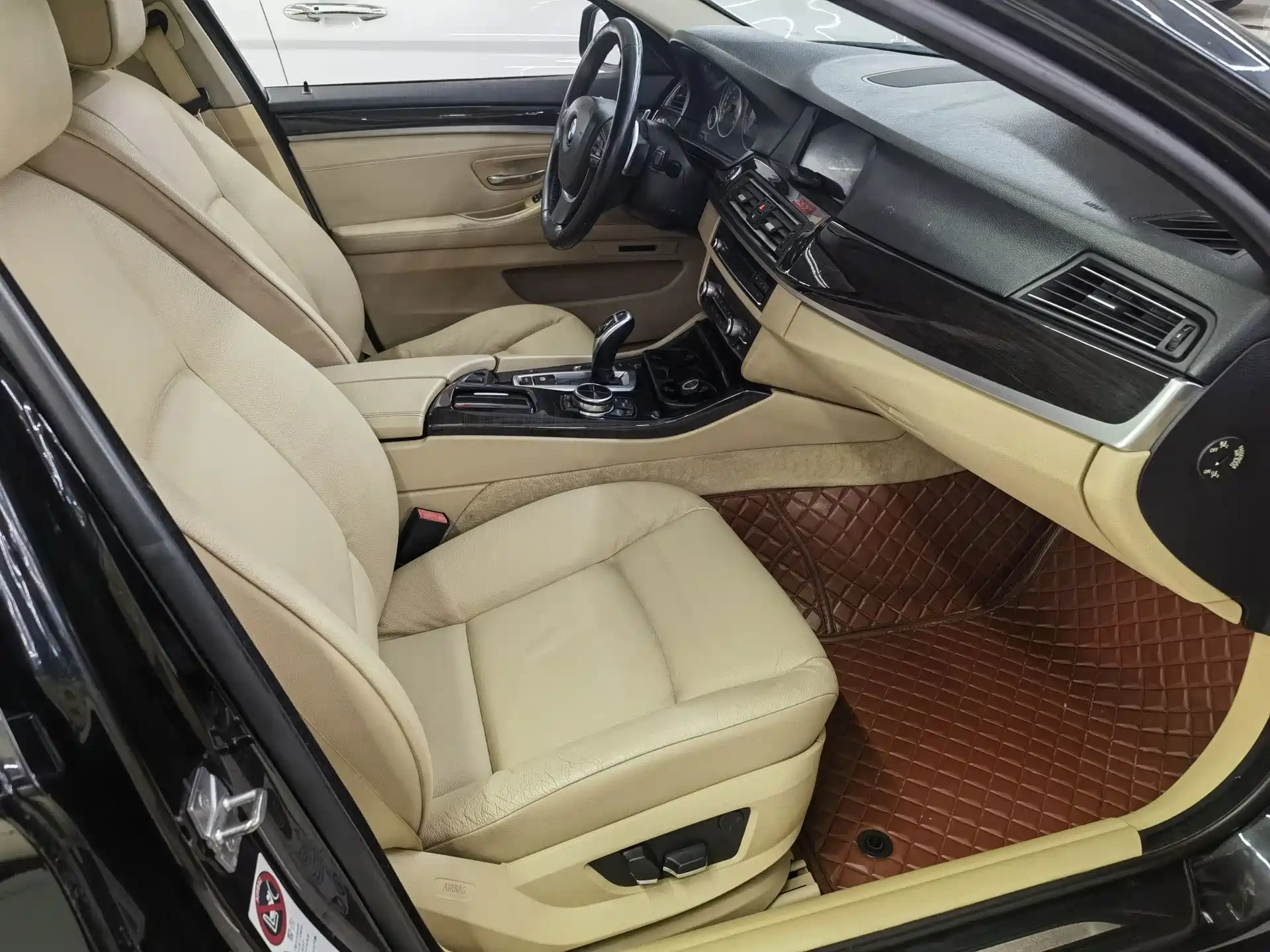 Photo 8 - BMW 5 Series