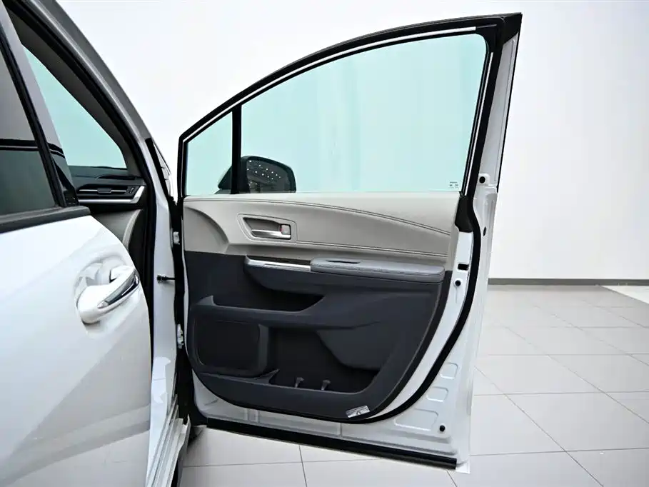 Toyota Sienna 2026 2.5L Hybrid FWD Luxury Edition фото 22