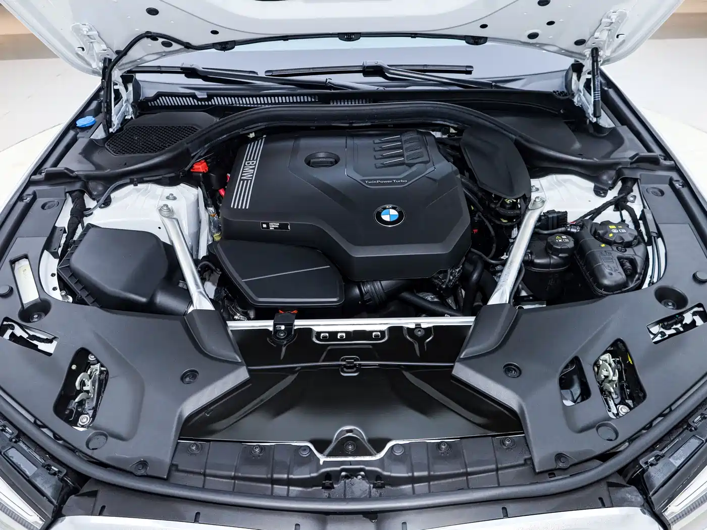 BMW 5 Series 2023 530Li Leading M Sport Package фото 25