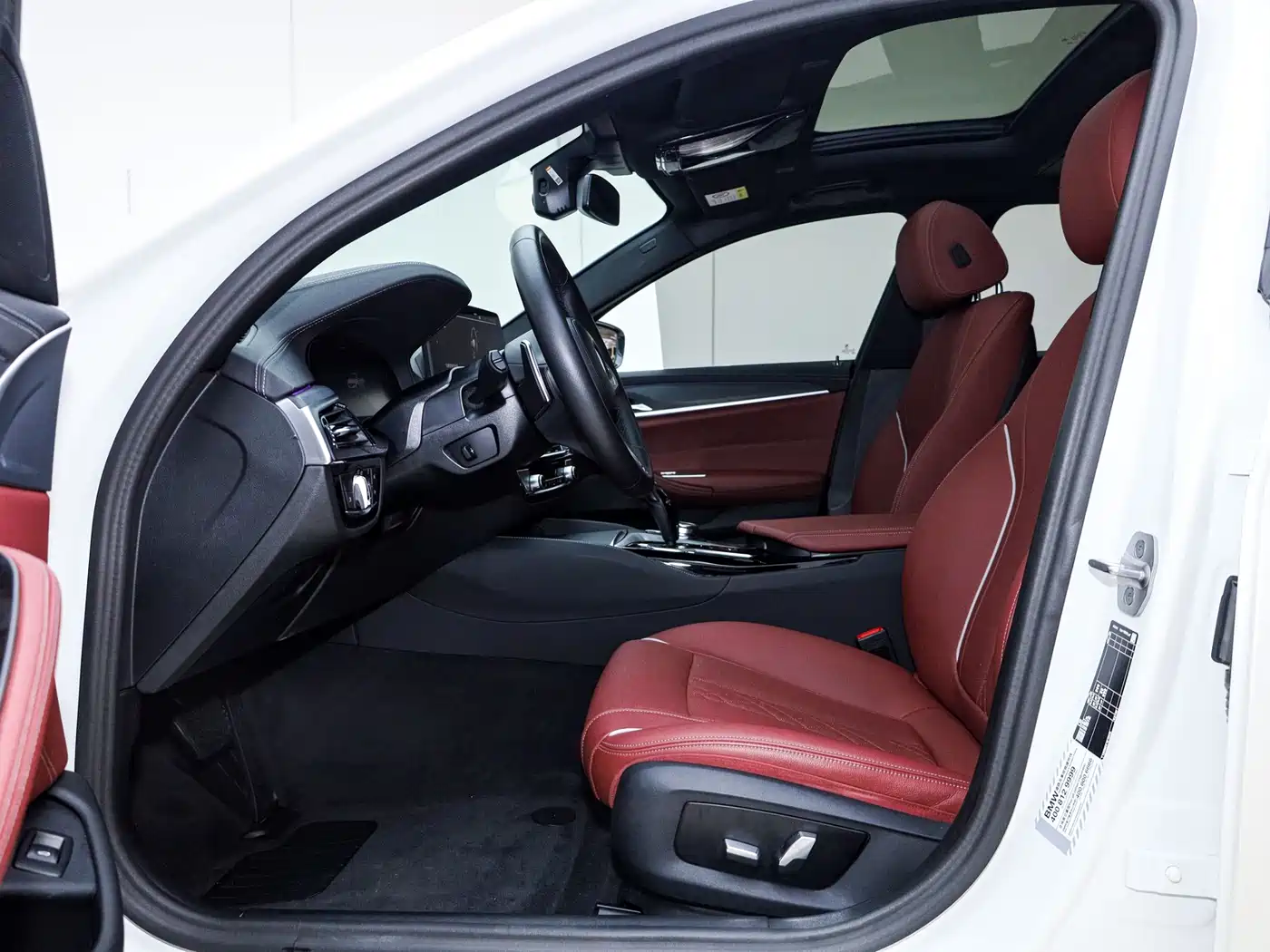 BMW 5 Series 2023 530Li Leading M Sport Package фото 24