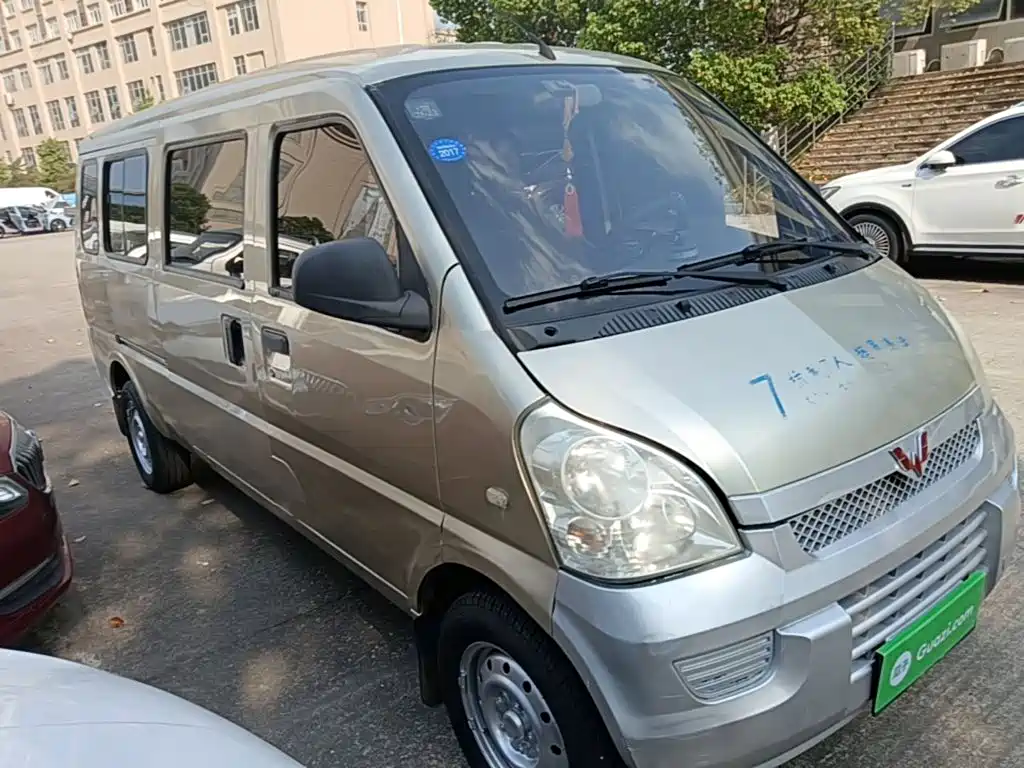 Wuling Motors Wuling Rongguang 2014 2012 1.2L Extended Base Model LJY
