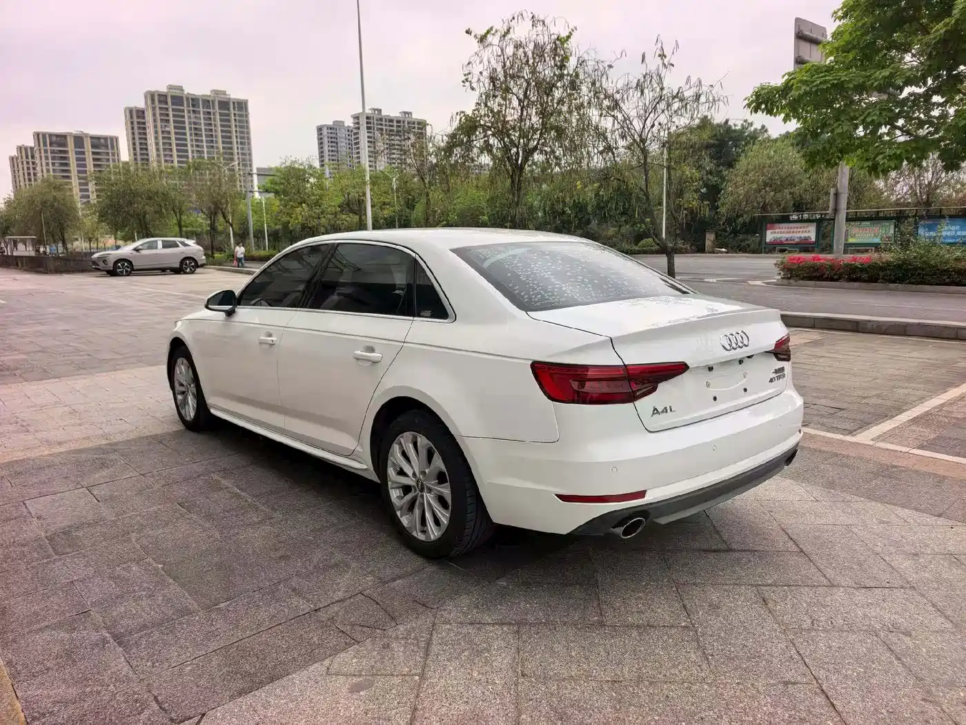 Audi A4L 2017 Plus 40 TFSI Progressive фото 4